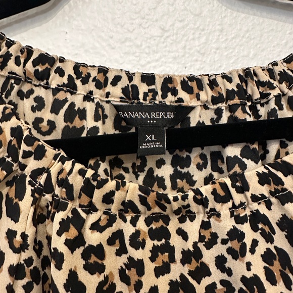 Banana Republic Relaxed Ruffled Top in Brown and Black Cheetah - Picture 4 of 5